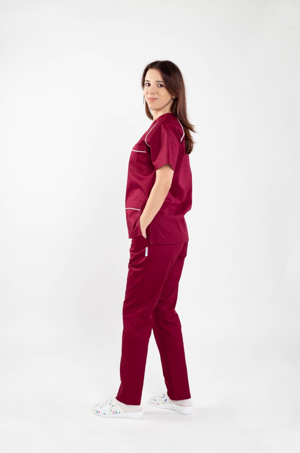 costum medical asistenta cu bluza si pantalon