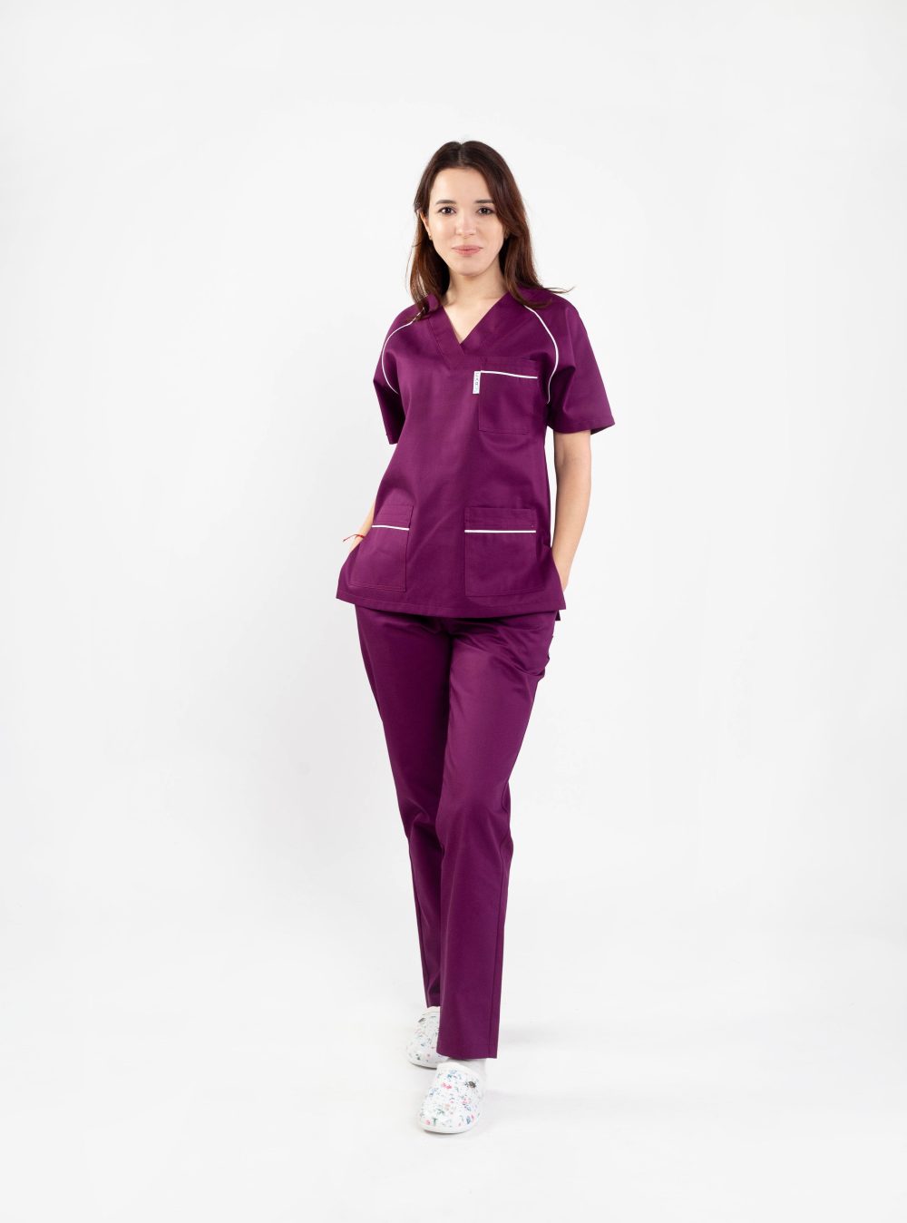 costum medical asistenta cu bluza si pantalon