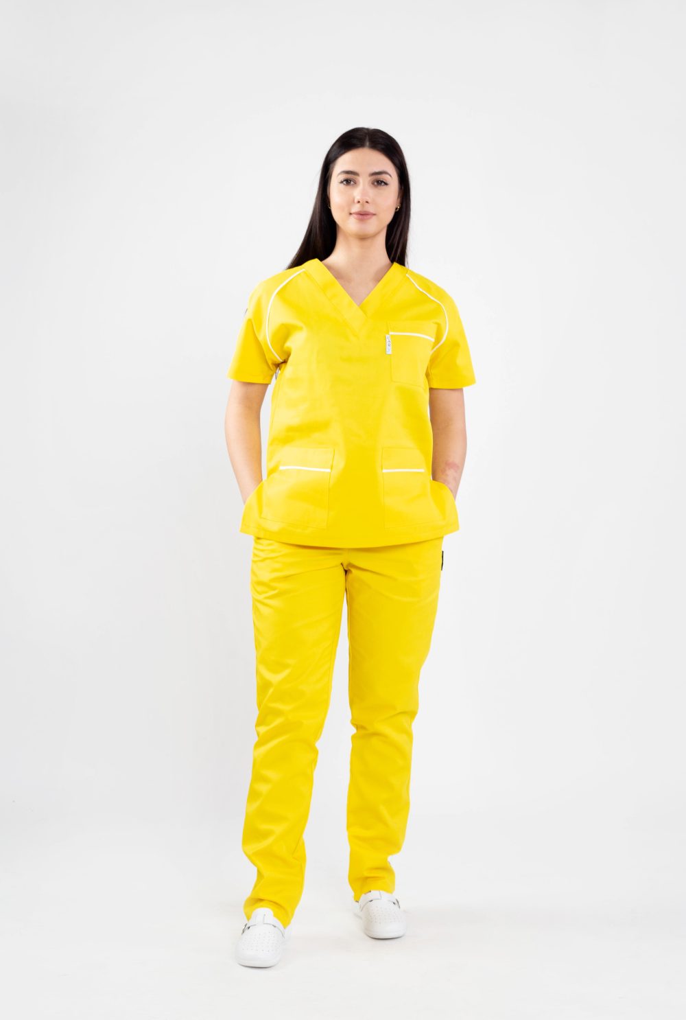 costum medical asistenta cu bluza si pantalon