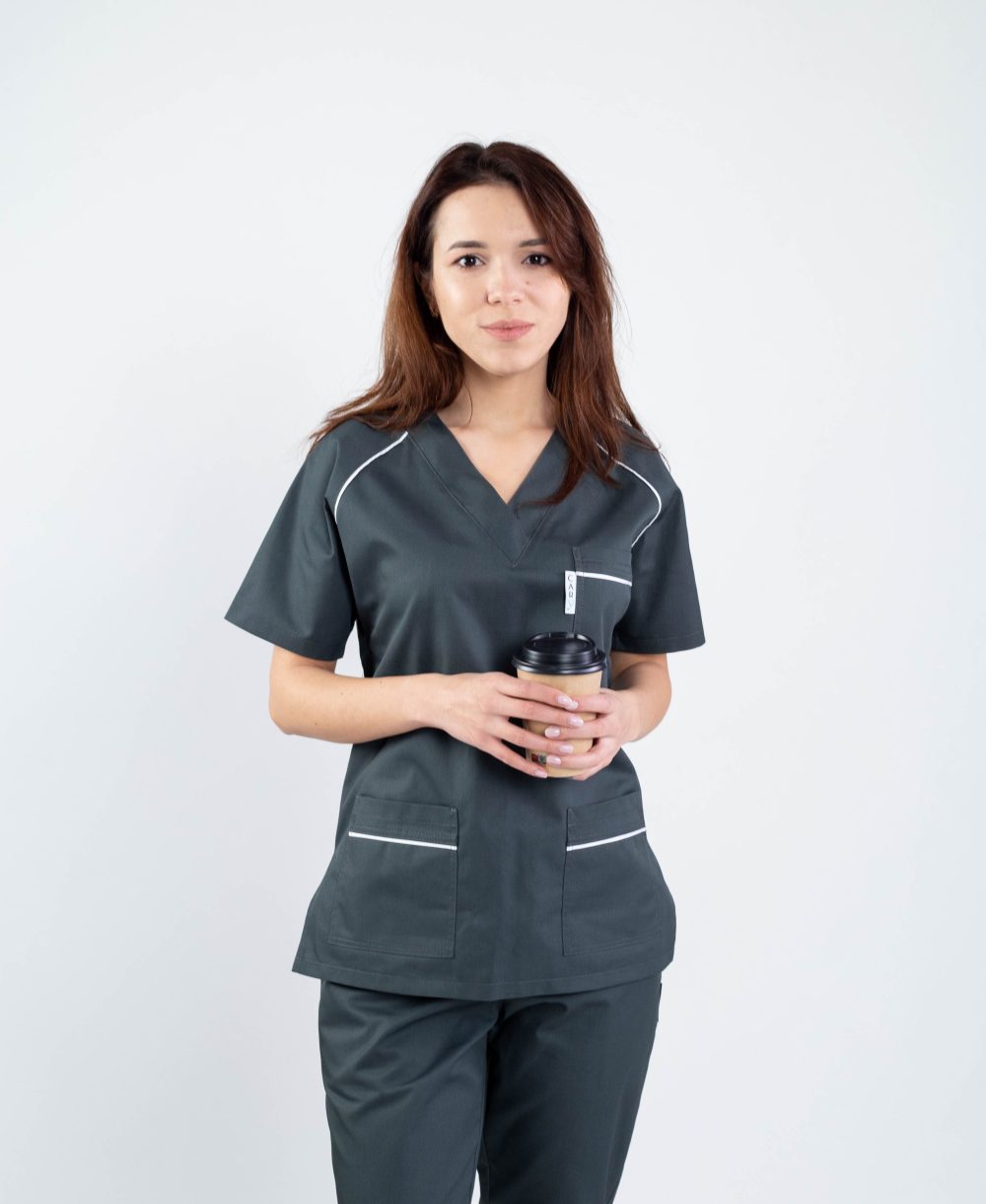 costum medical asistenta cu bluza si pantalon