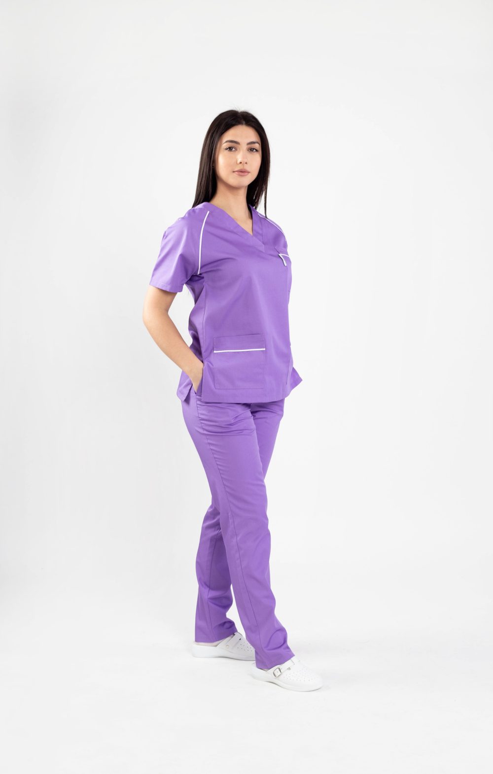 costum medical asistenta cu bluza si pantalon