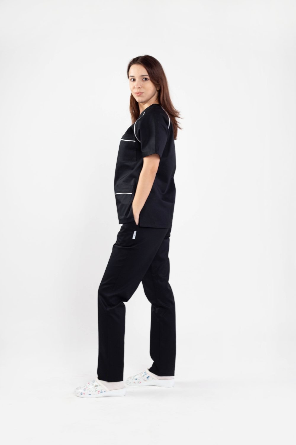 costum medical asistenta cu bluza si pantalon