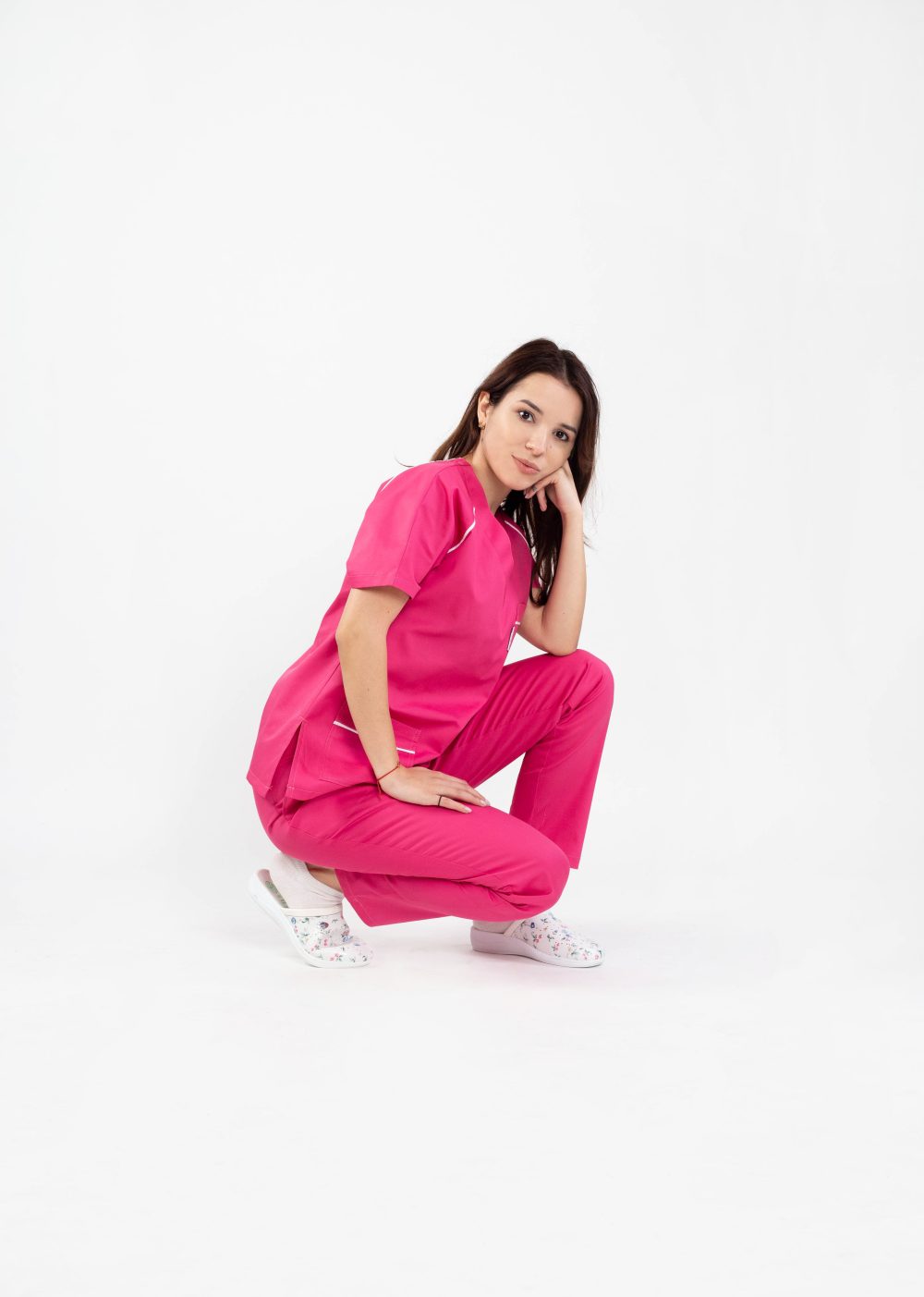 costum medical asistenta cu bluza si pantalon