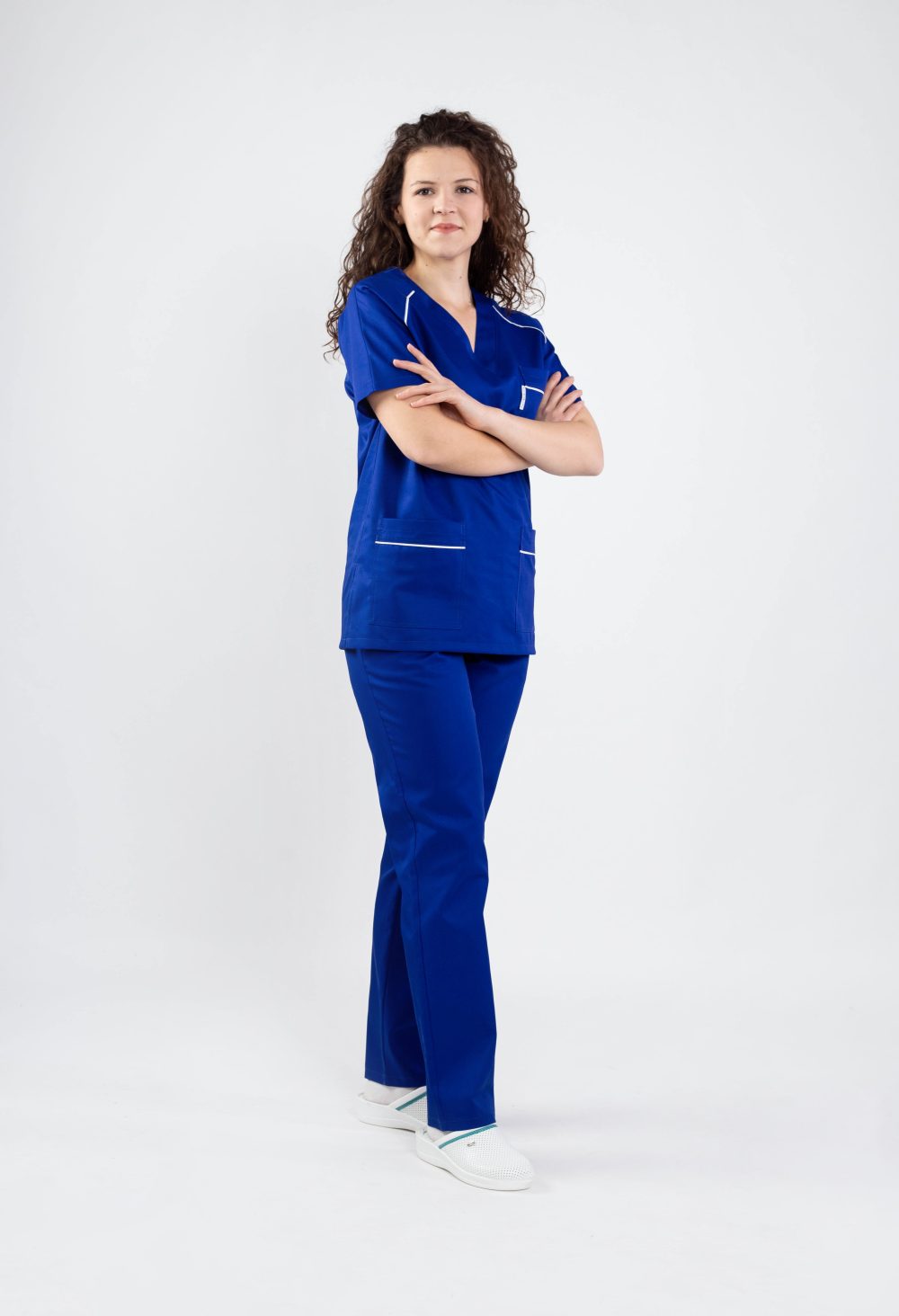 costum medical asistenta cu bluza si pantalon