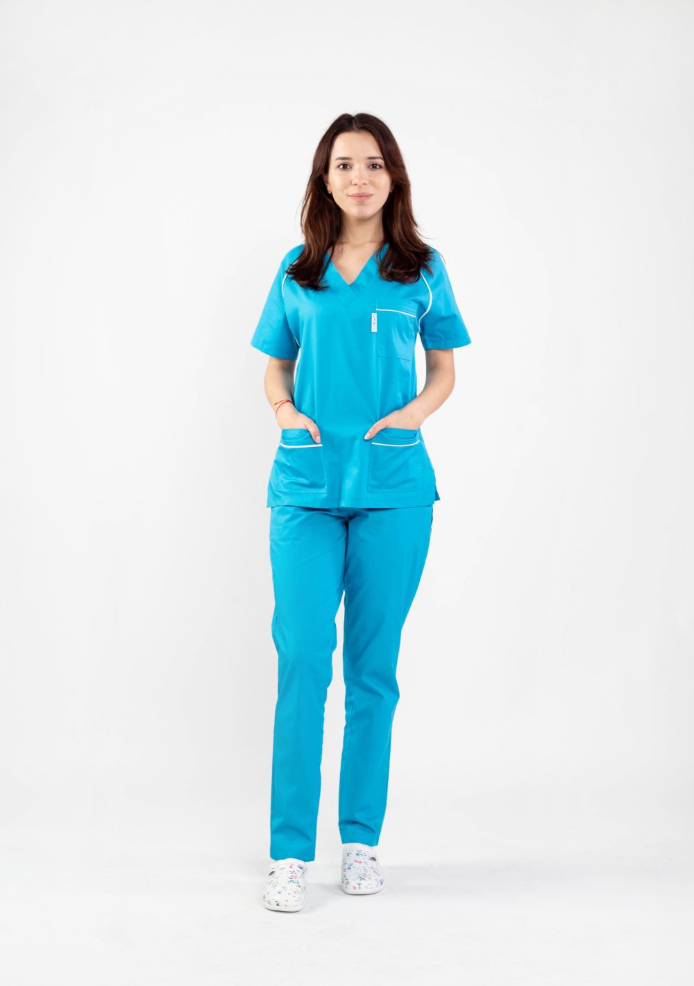 costum medical asistenta cu bluza si pantalon