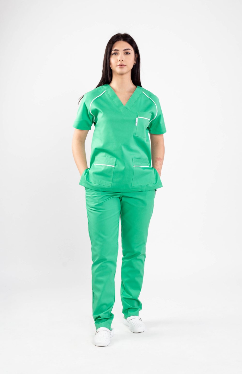 costum medical asistenta cu bluza si pantalon