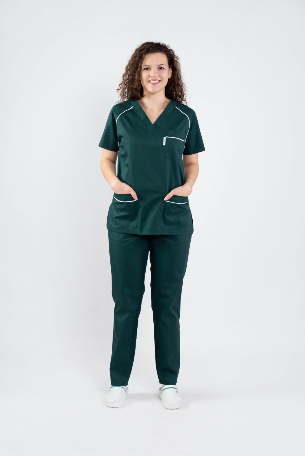 costum medical asistenta cu bluza si pantalon